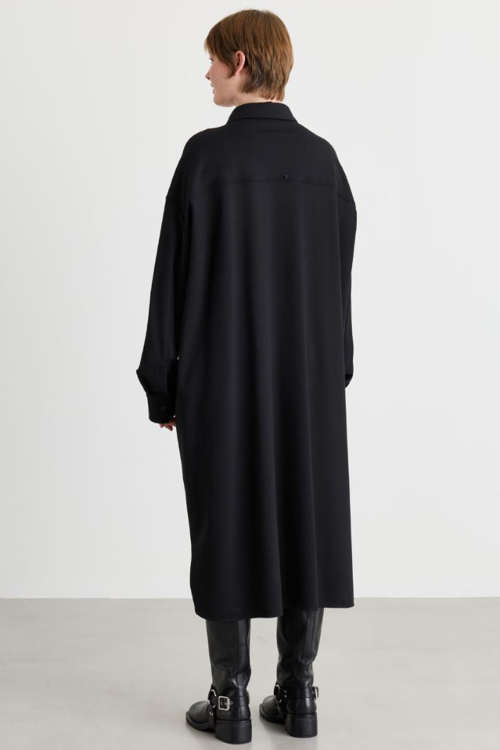 Hemdblusenkleid mit kleinen Einsätzen aus viskoelastischem Material - SCHWARZ - Intrend - 4
