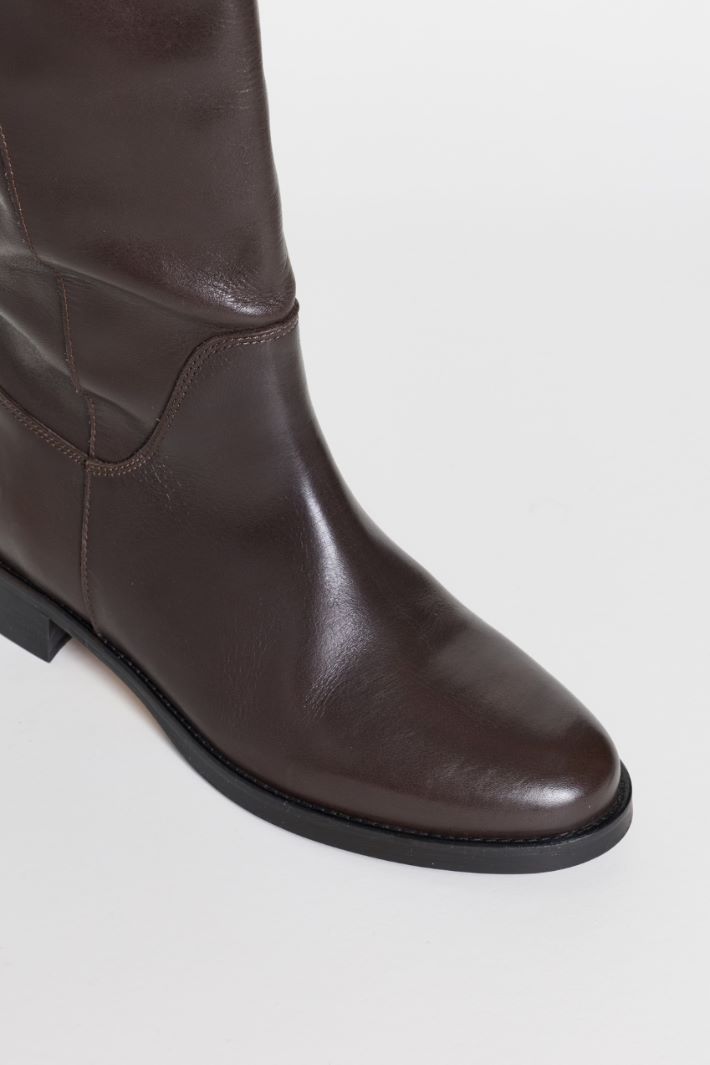 Stirrup-Detail Leather Boots - BROWN - Intrend - 4