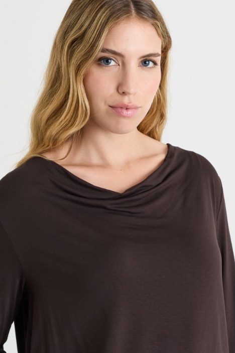 T-shirt con scollo drappeggiato