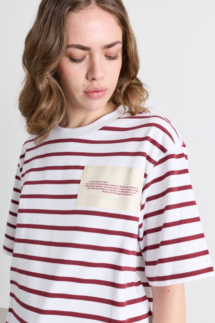 T-shirt con patch - BIANCO BORDEAUX - Intrend - 3