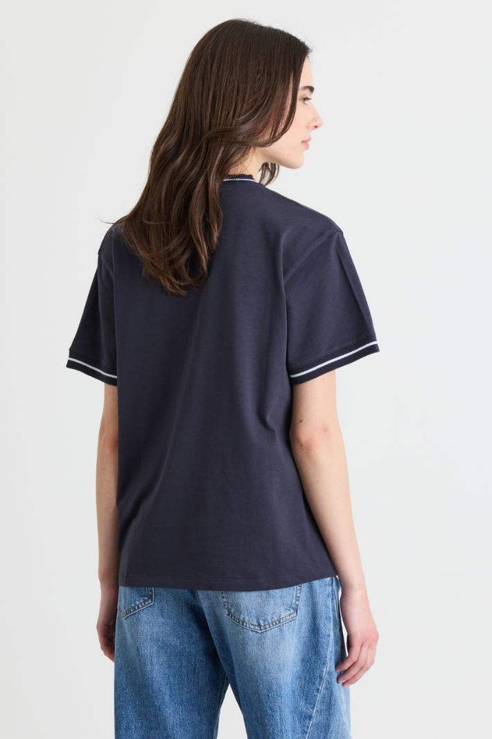 T-shirt in jersey con stemma - BLU BIANCO - Intrend - 4