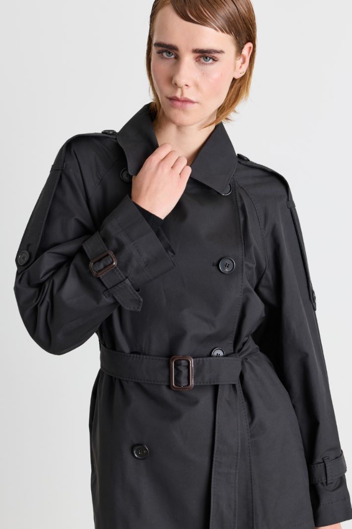 Cropped double-breasted trench coat - BLACK - Intrend - 3