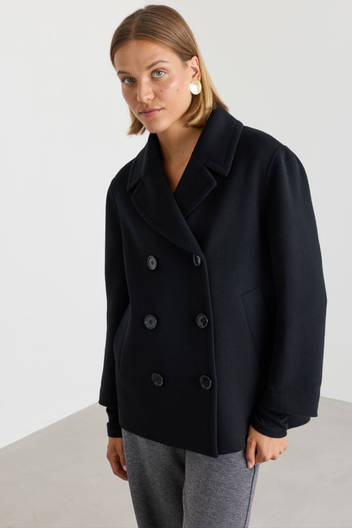 Short double-breasted pure wool coat with wide lapels - BLACK - Intrend - 2