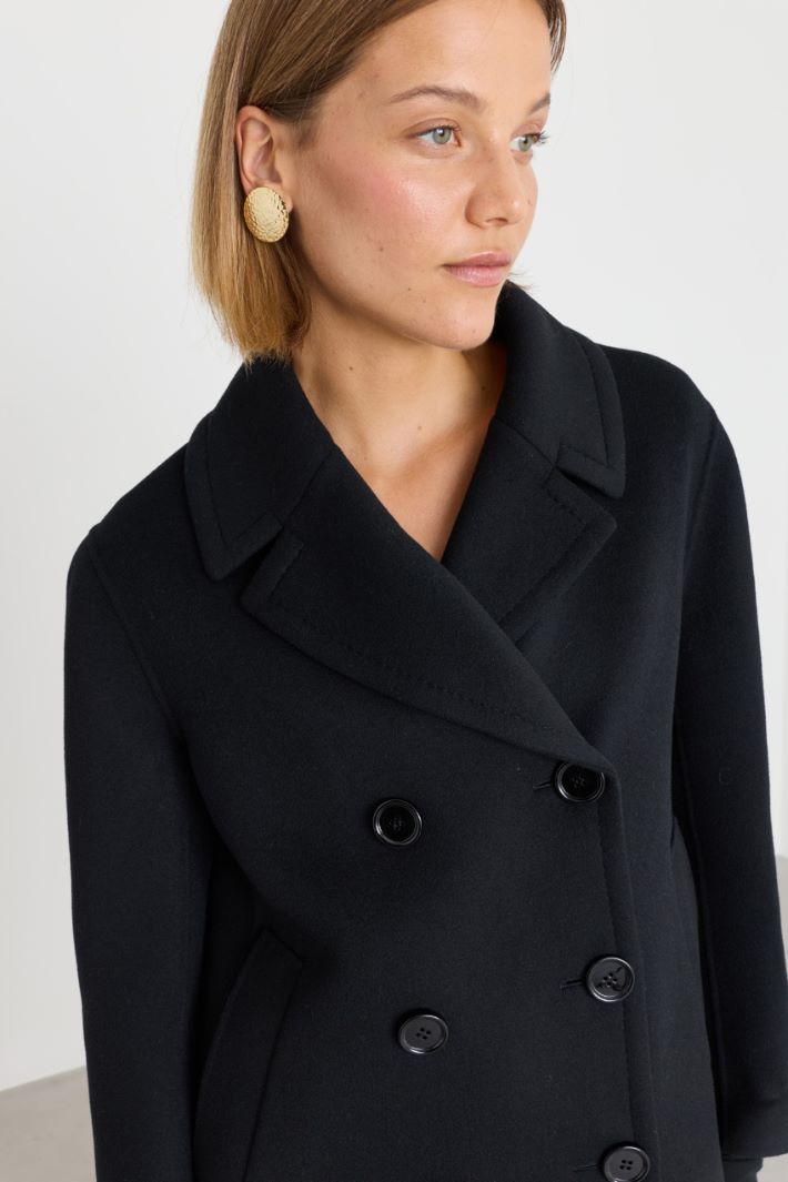 Short double-breasted pure wool coat with wide lapels - BLACK - Intrend - 3