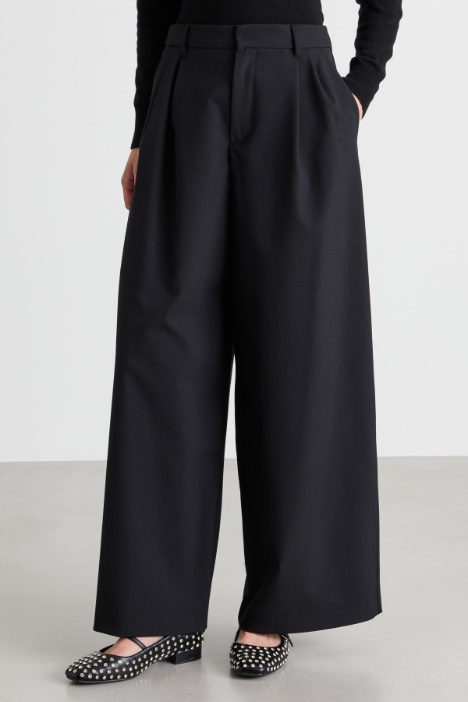 Pantalone ampio in gabardina di lana stretch
