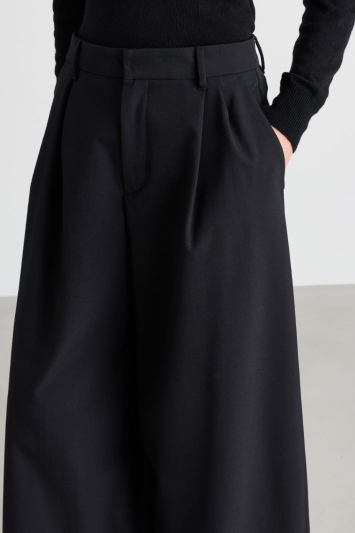 Weit geschnittene Hose aus Stretch-Wollgabardine - SCHWARZ - Intrend - 3