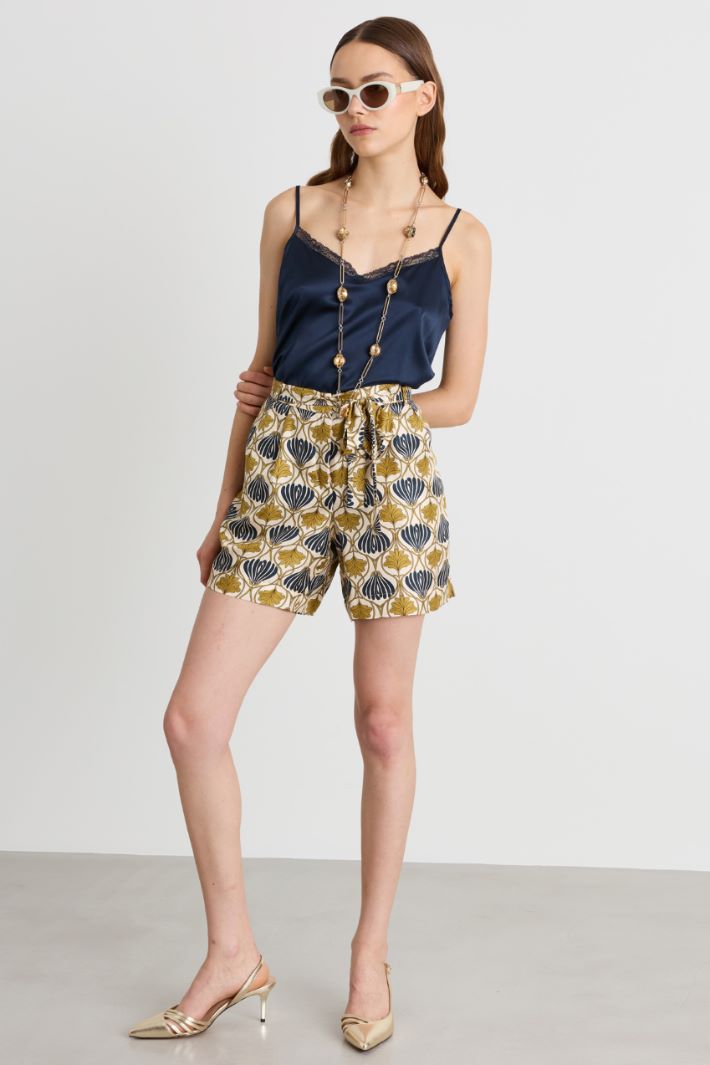Shorts with matching belt - YELLOW BLUE - Intrend