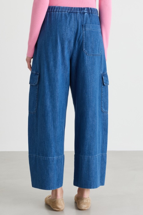 Jeans cargo con maxi tasche
