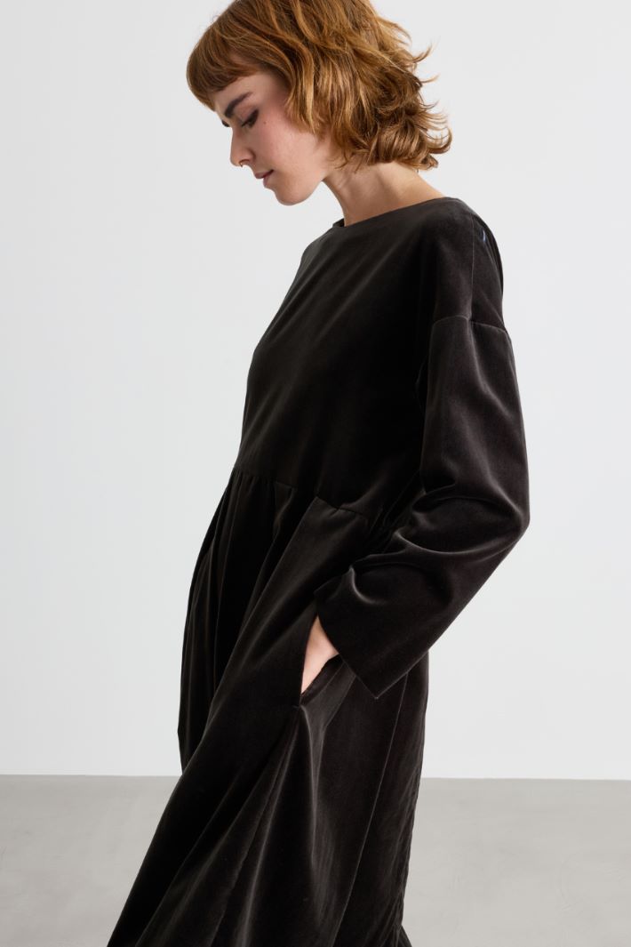 Smooth velvet dress - GREEN - Intrend - 3