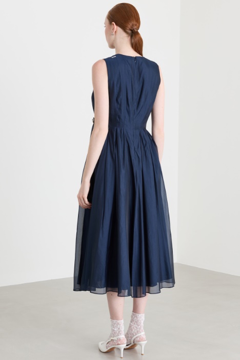 Abito in organza di misto seta con applicazioni gioiello