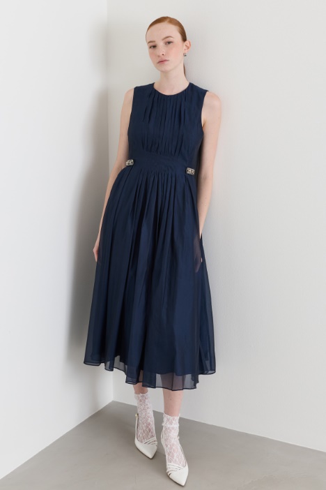 Abito in organza di misto seta con applicazioni gioiello