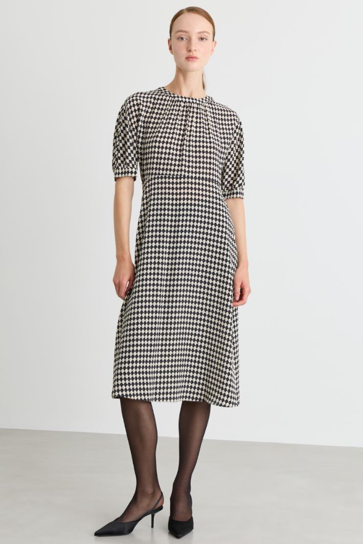 Printed crepe de chine dress - WHITE BLACK - Intrend - 2