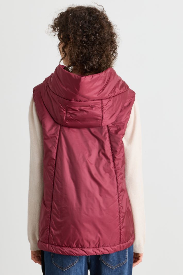 Gilet imbottito con cappuccio in tela antigoccia - BORDEAUX - Intrend - 4