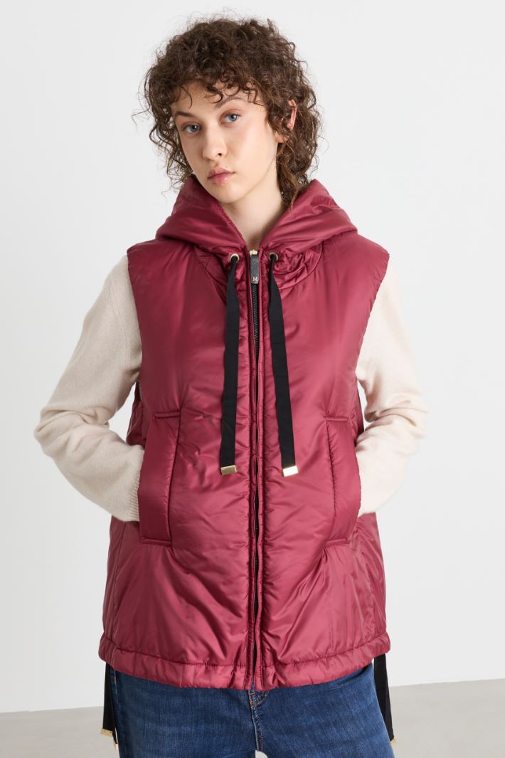 Gilet imbottito con cappuccio in tela antigoccia - BORDEAUX - Intrend - 2