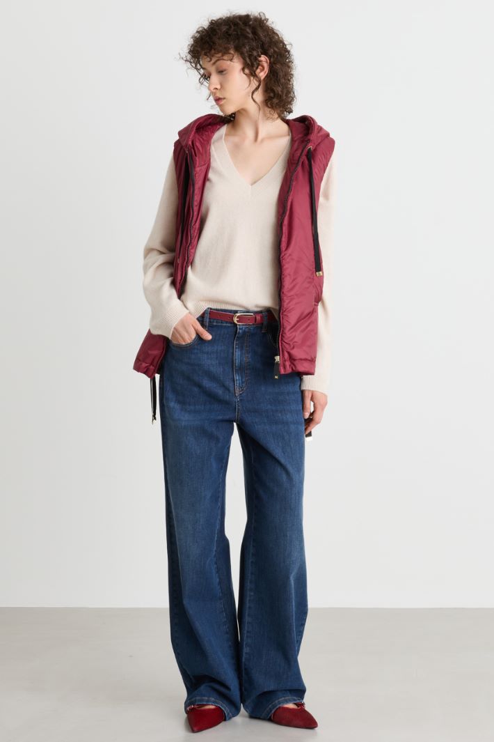 Gilet imbottito con cappuccio in tela antigoccia - BORDEAUX - Intrend