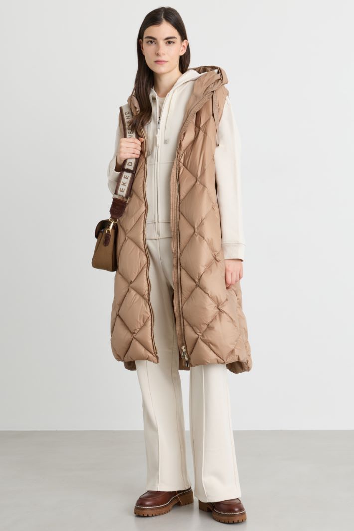 Gilet imbottito midi in tela antigoccia - CAMMELLO - Intrend