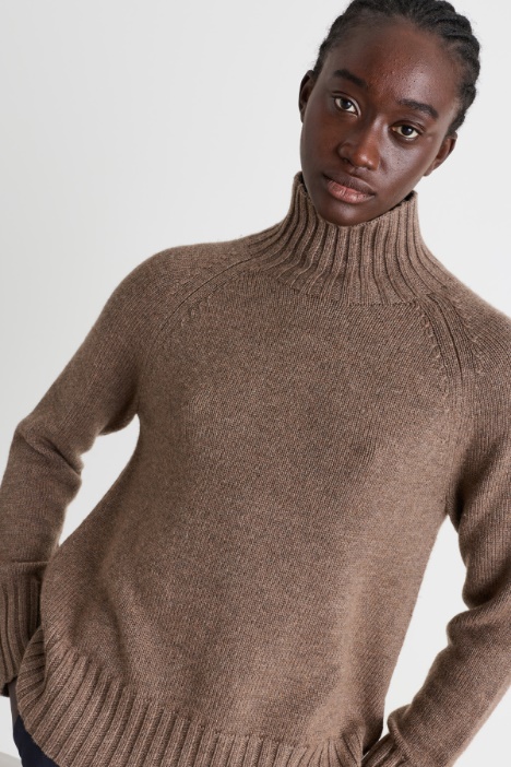 Maglia dolcevita in lana e cashmere