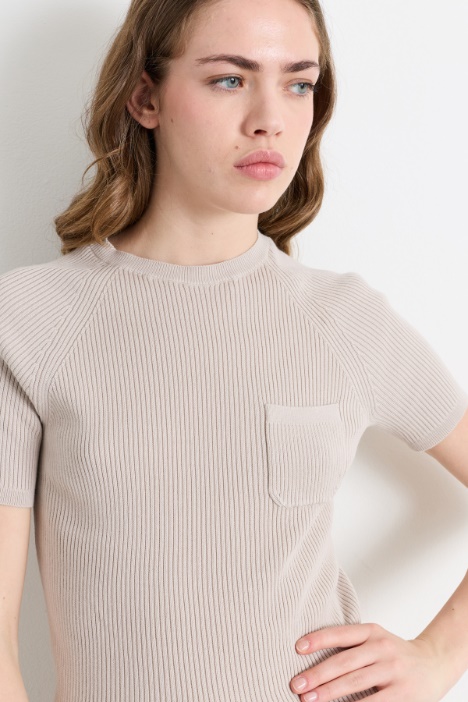 Maglia in cotone a costine con tasca