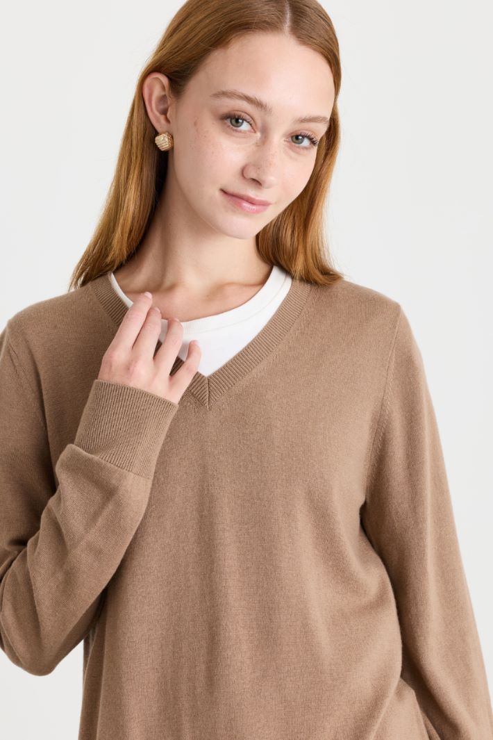 V-neck jumper - CAMEL - Intrend - 3