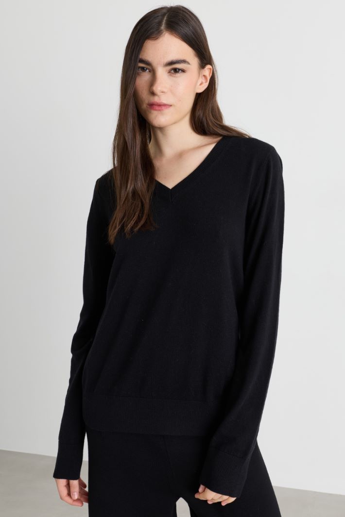 V-neck jumper - BLACK - Intrend - 2