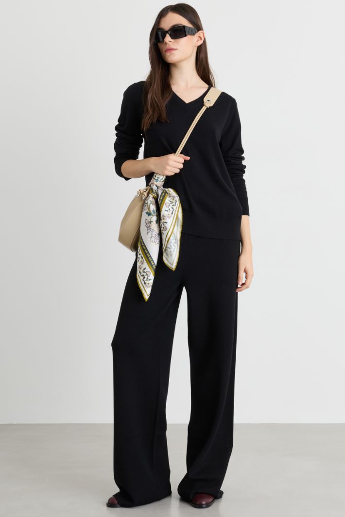 V-neck jumper - BLACK - Intrend