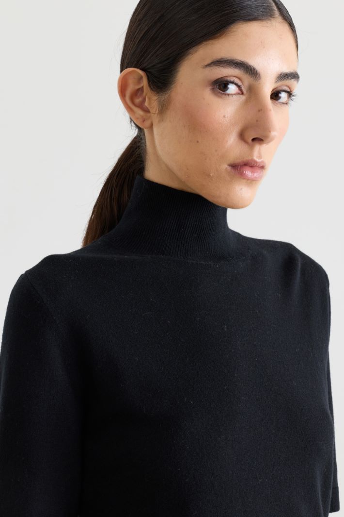 Short-sleeved polo neck jumper - BLACK - Intrend - 3