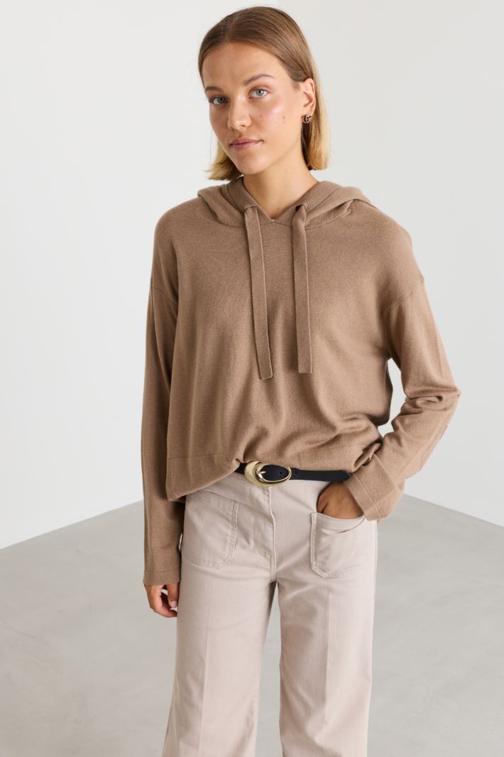 Kapuzenpullover aus reiner Wolle - KAMEL - Intrend - 2