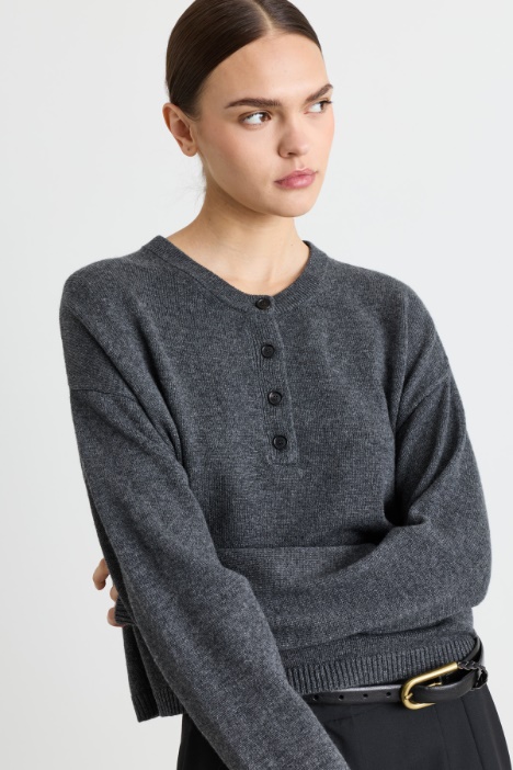 Maglia boxy in lana e cashmere con bottoni