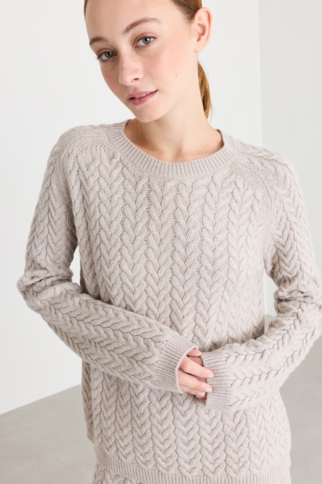 Maglia in lana e cashmere a trecce