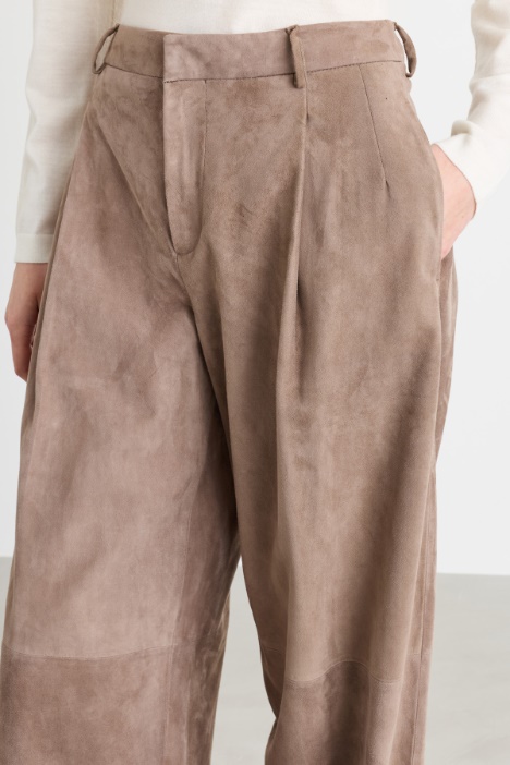 Pantalone a palazzo in pelle scamosciata con doppia pinces