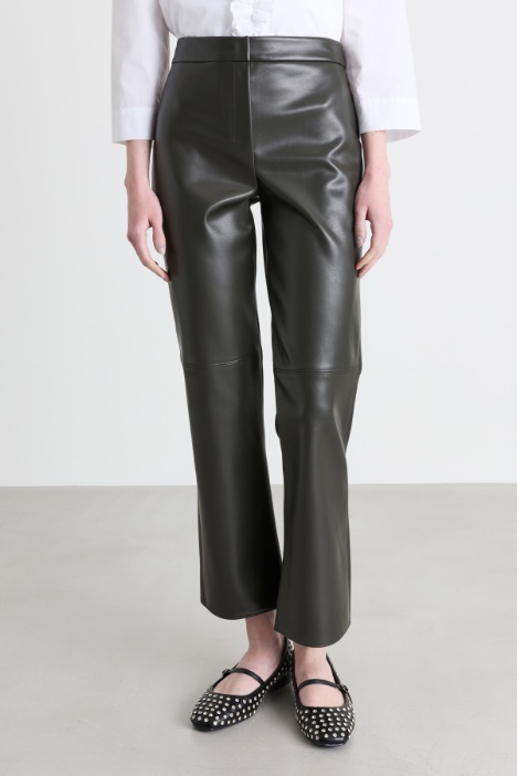 Pantalone cropped in tessuto spalmato