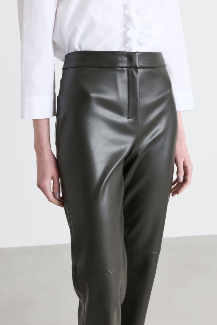 Pantalone cropped in tessuto spalmato - NERO - Intrend - 3
