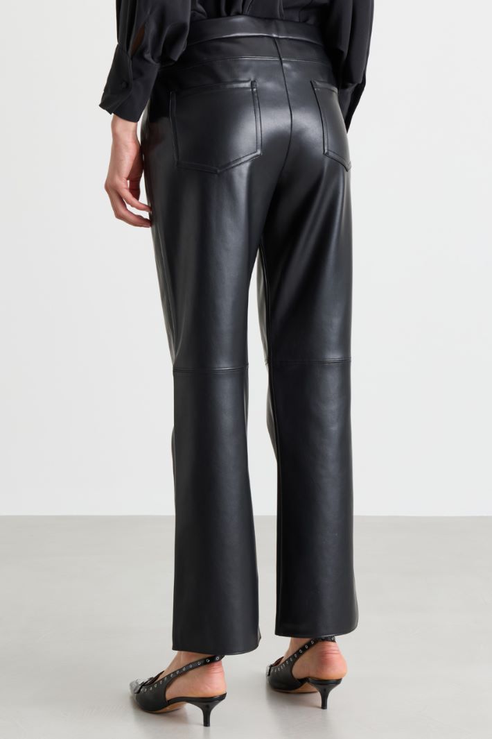 Pantalone cropped in tessuto spalmato - NERO - Intrend - 4